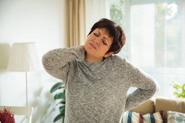 žena ima osteohondrozu vratne kralježnice